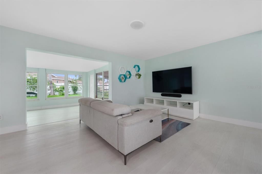 For Sale: $539,990 (2 beds, 2 baths, 1464 Square Feet)