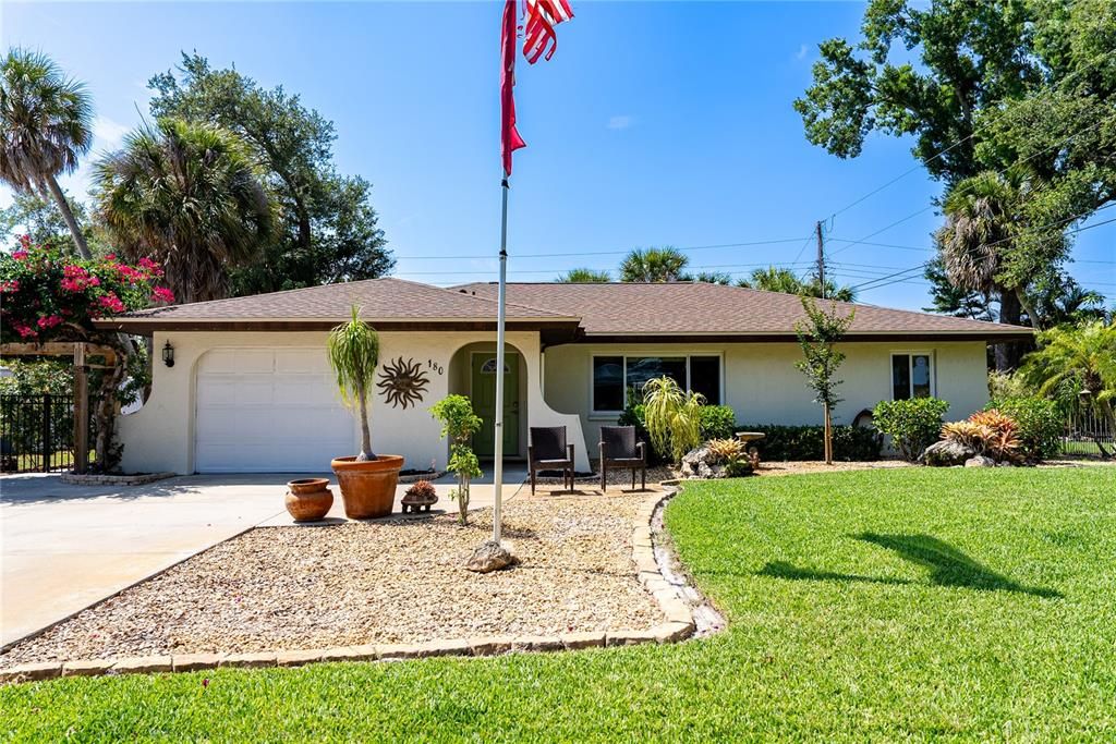 Recently Sold: $425,000 (2 beds, 2 baths, 1358 Square Feet)