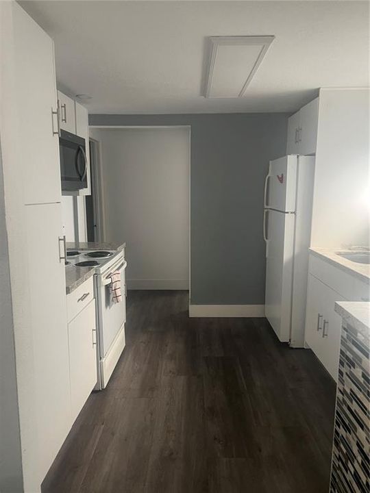 For Rent: $1,700 (2 beds, 1 baths, 700 Square Feet)