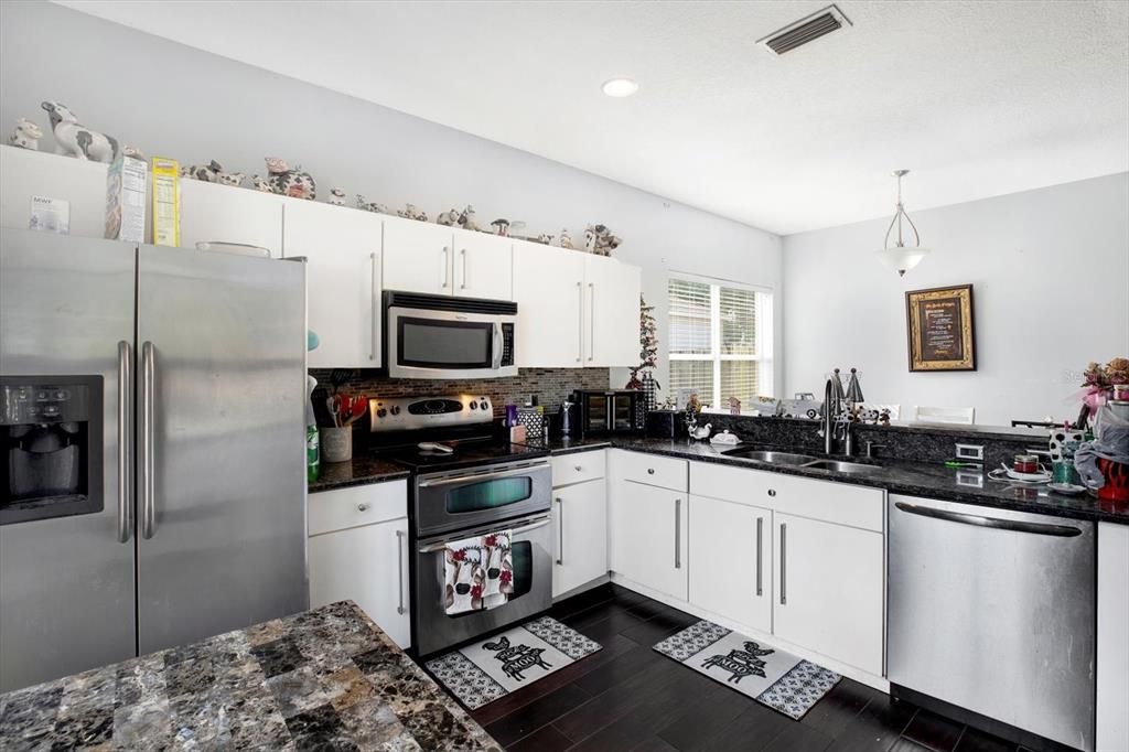 For Sale: $334,900 (3 beds, 2 baths, 1518 Square Feet)