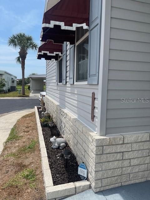 Flower bed in front