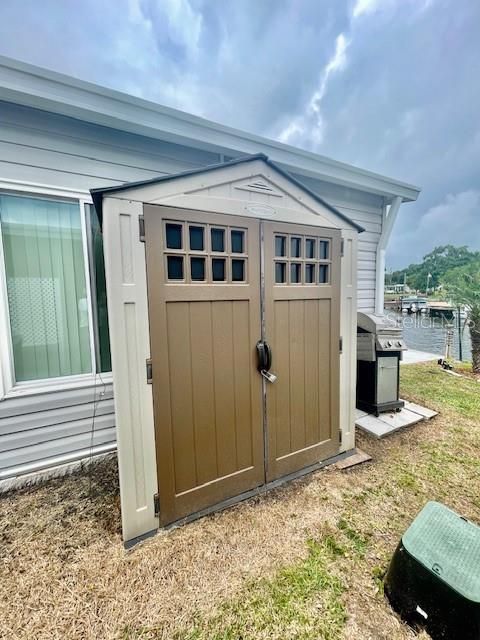 Extra storage shed, besides the work shop