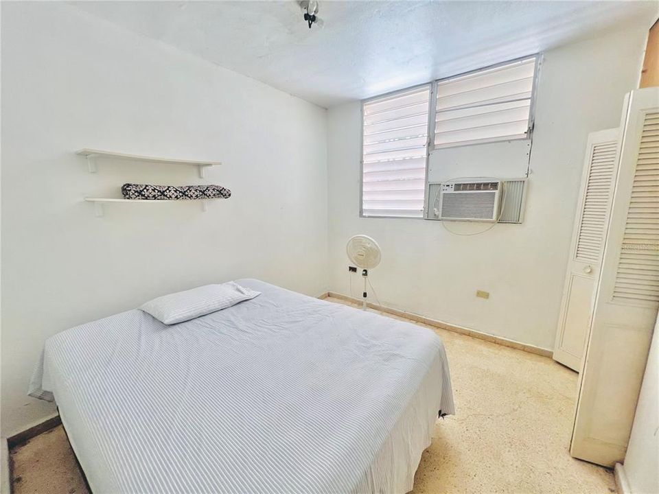 Active With Contract: $165,000 (3 beds, 1 baths, 972 Square Feet)