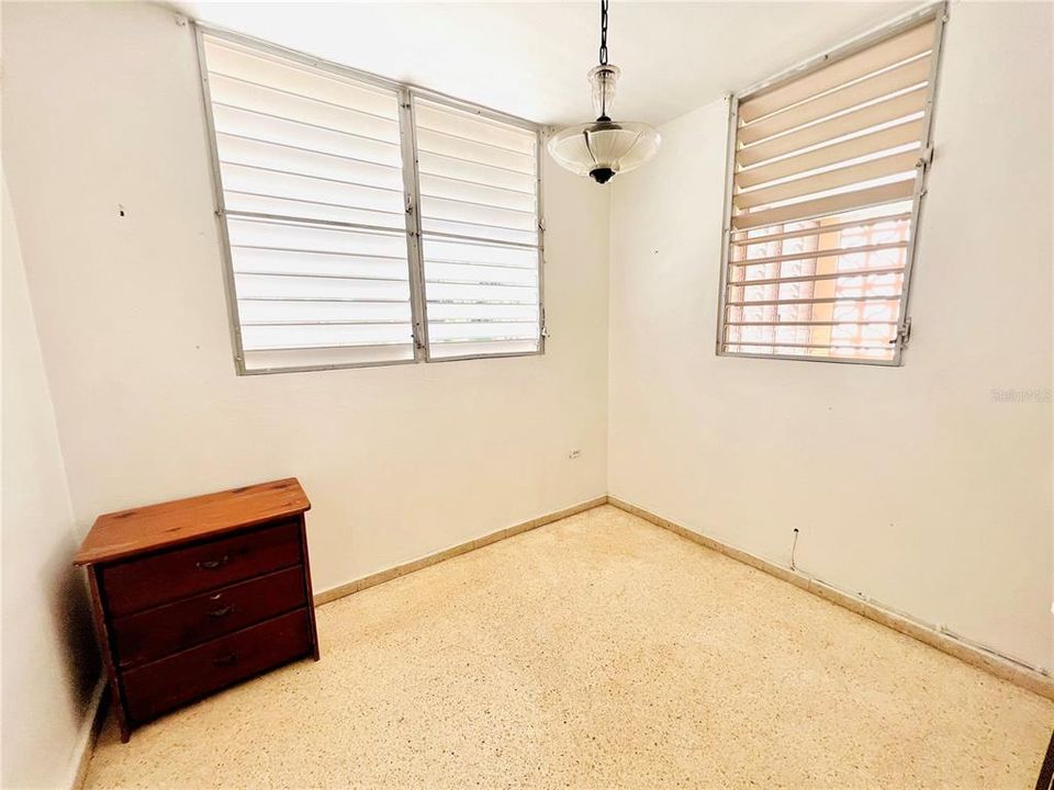 Activo con contrato: $165,000 (3 camas, 1 baños, 972 Pies cuadrados)