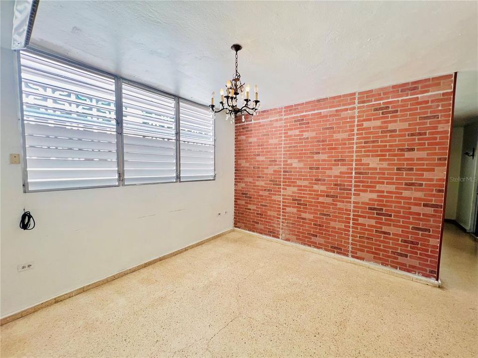 Activo con contrato: $165,000 (3 camas, 1 baños, 972 Pies cuadrados)