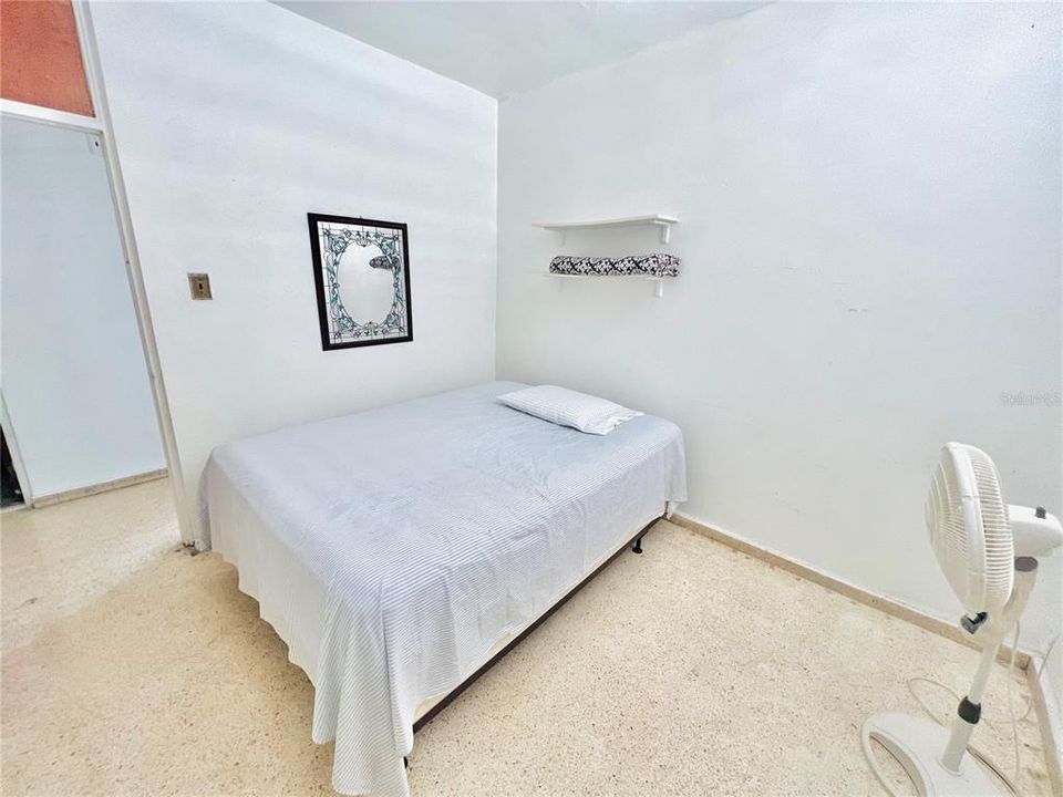 Activo con contrato: $165,000 (3 camas, 1 baños, 972 Pies cuadrados)