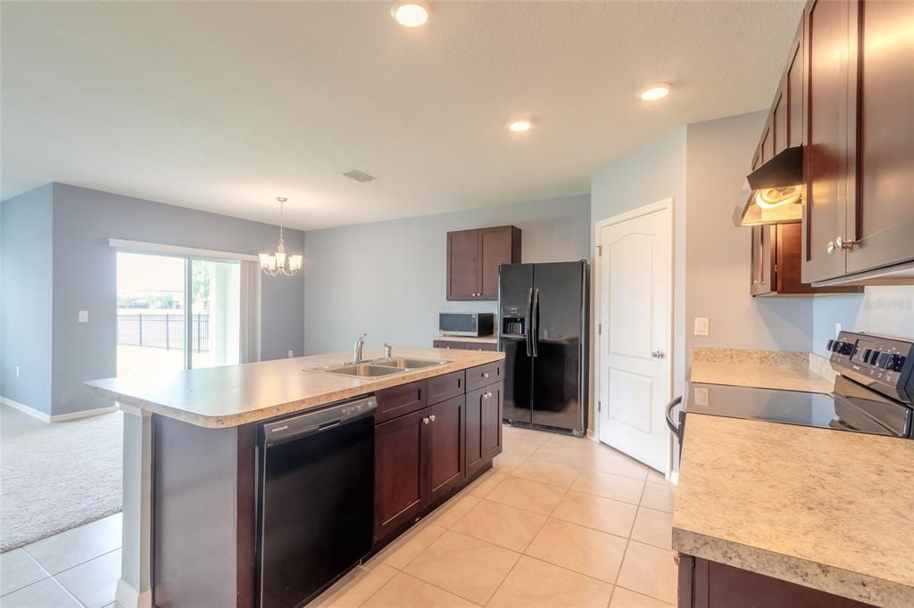 Kitchen w/ lakeviews