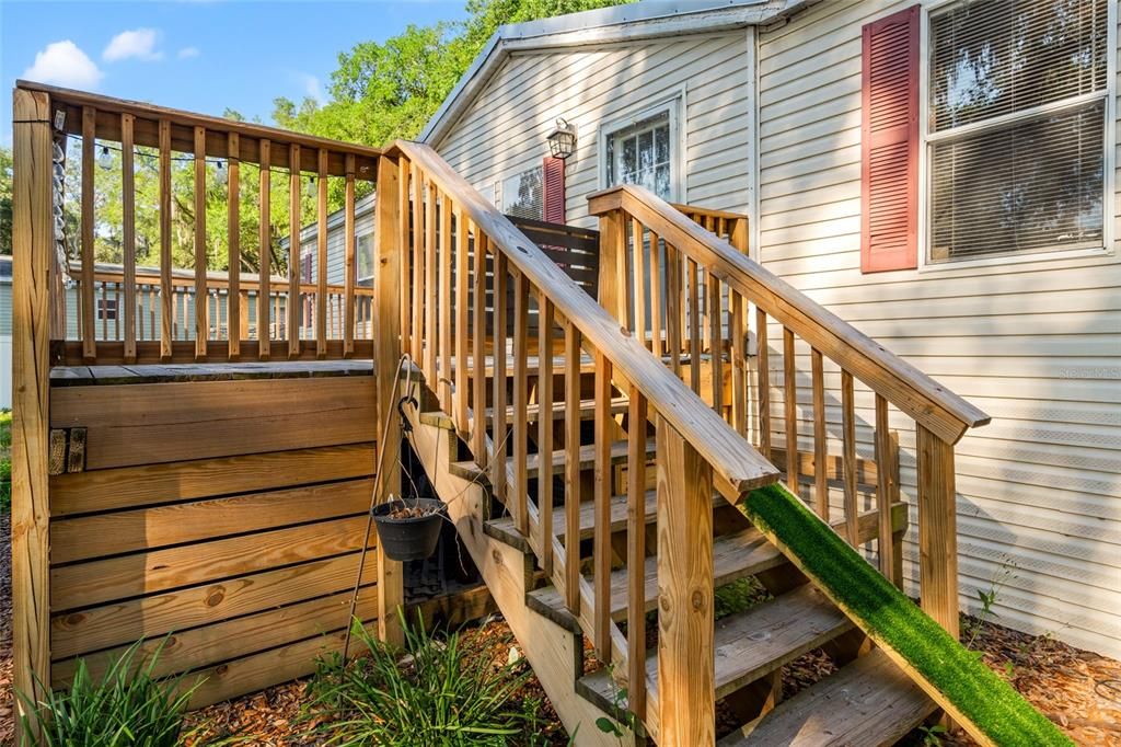 Huge Deck for Entertaining or Just Hanging Out