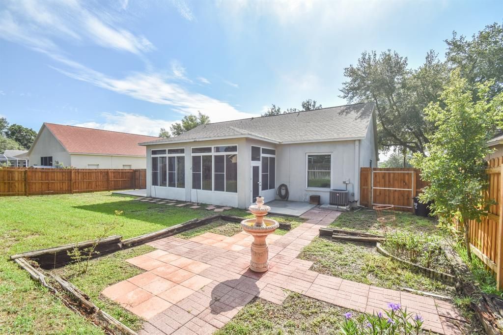 Active With Contract: $350,000 (3 beds, 2 baths, 1844 Square Feet)