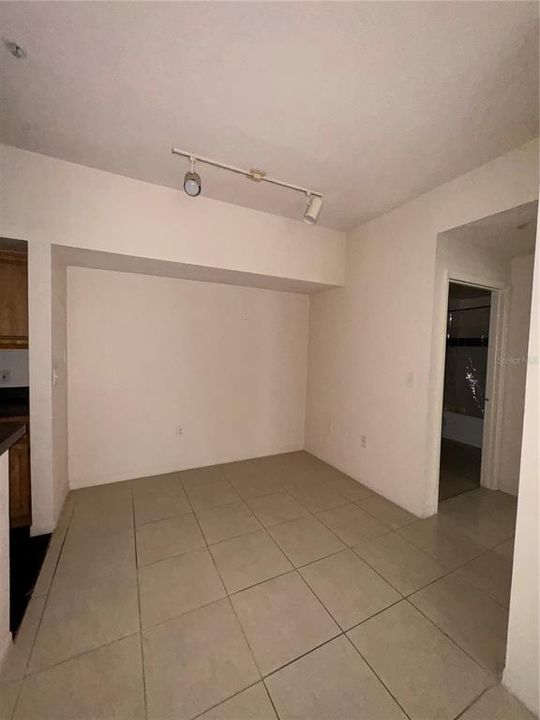 For Rent: $1,400 (1 beds, 1 baths, 713 Square Feet)