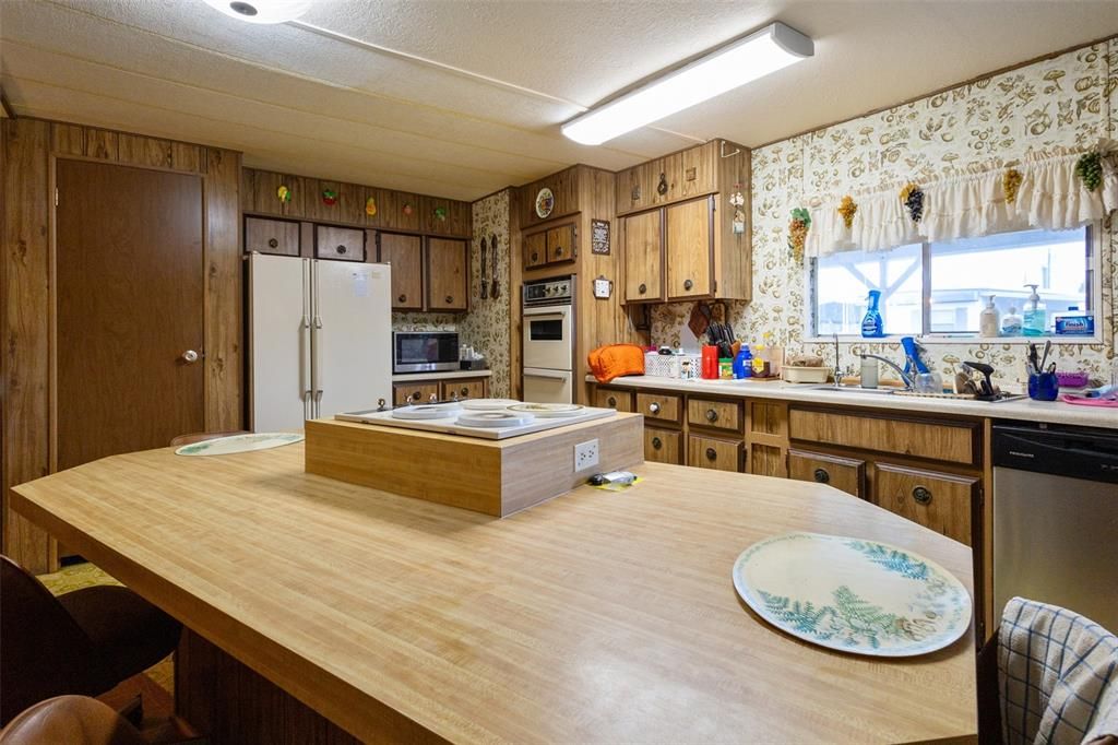 For Sale: $225,950 (3 beds, 2 baths, 1440 Square Feet)