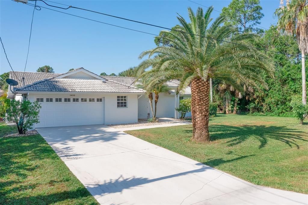 Active With Contract: $329,500 (3 beds, 3 baths, 1251 Square Feet)
