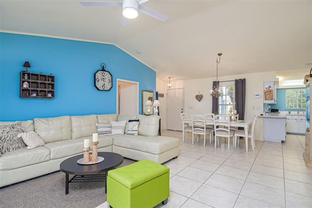 Active With Contract: $329,500 (3 beds, 3 baths, 1251 Square Feet)