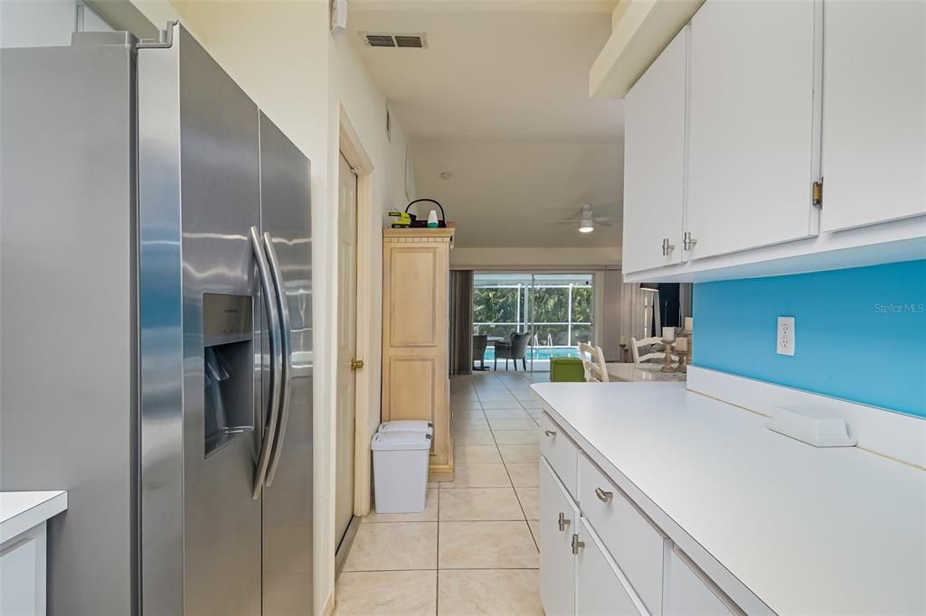 Active With Contract: $329,500 (3 beds, 3 baths, 1251 Square Feet)