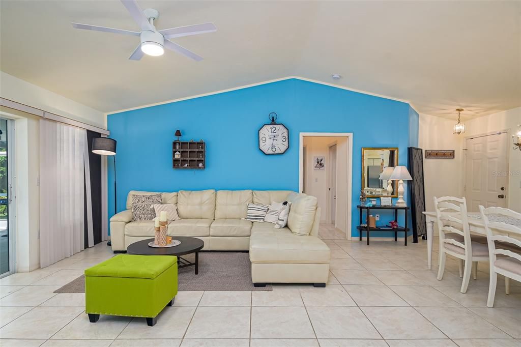 Active With Contract: $329,500 (3 beds, 3 baths, 1251 Square Feet)