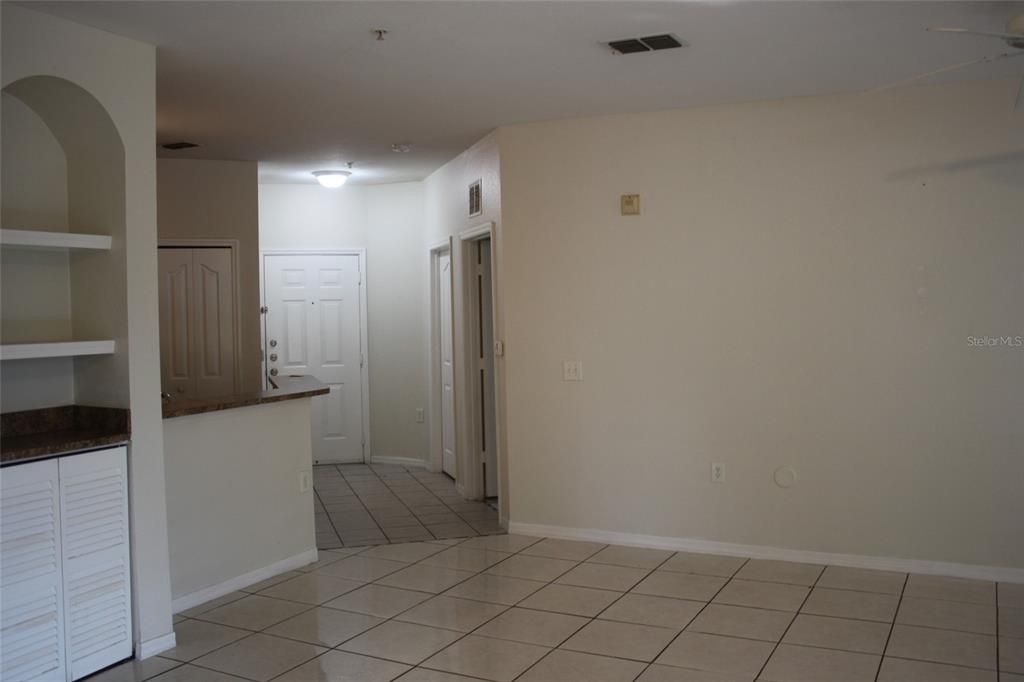 Active With Contract: $1,695 (2 beds, 2 baths, 1138 Square Feet)