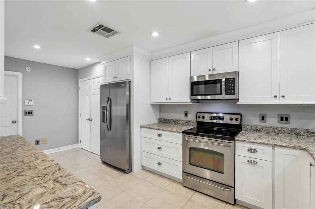 Renovated Kitchen with Quartz Countertops, Stainless Steel Appliances and new Cabinets (2019 Renovation)