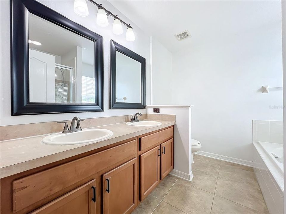 For Sale: $325,000 (3 beds, 2 baths, 1498 Square Feet)