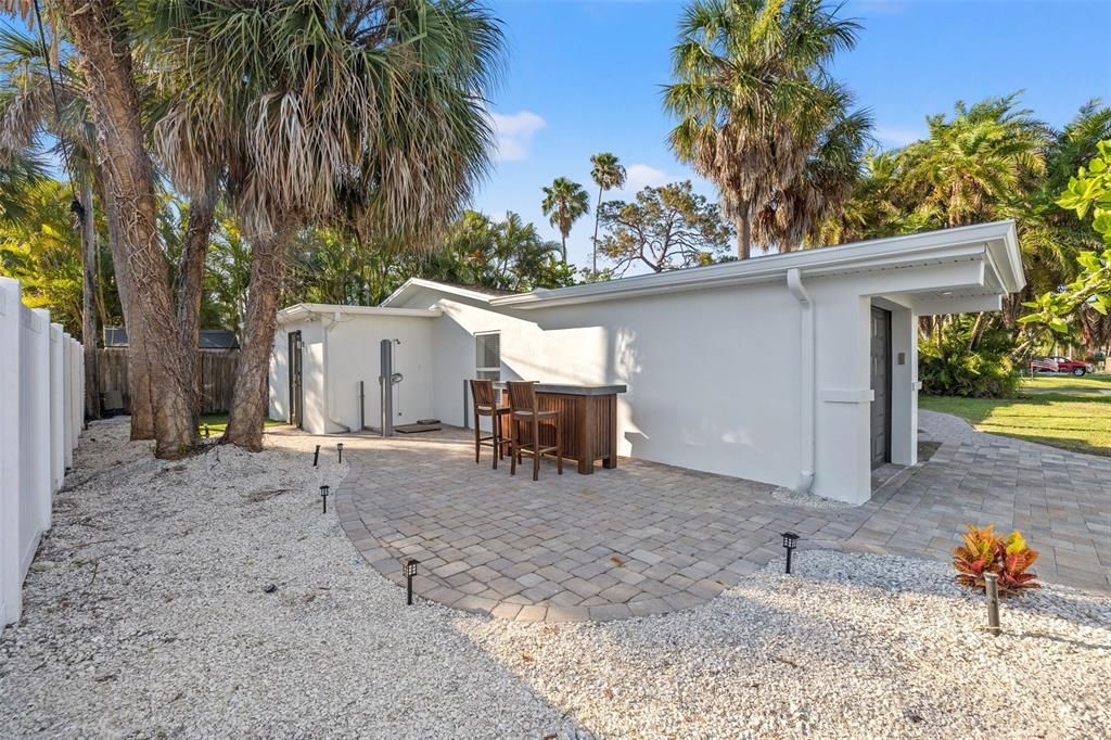 Active With Contract: $699,999 (4 beds, 2 baths, 1621 Square Feet)