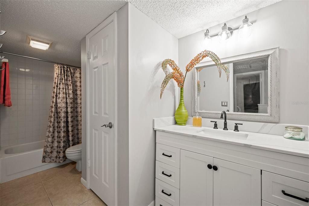For Sale: $358,000 (2 beds, 2 baths, 1328 Square Feet)