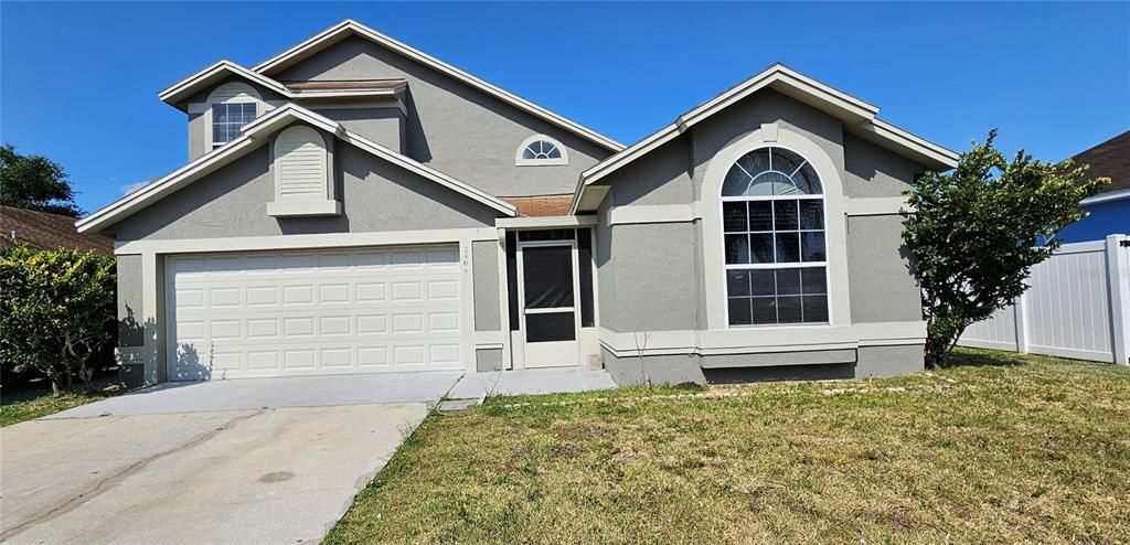 Active With Contract: $2,600 (4 beds, 3 baths, 1886 Square Feet)