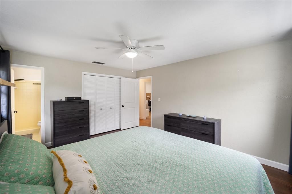 Active With Contract: $345,000 (3 beds, 2 baths, 1388 Square Feet)