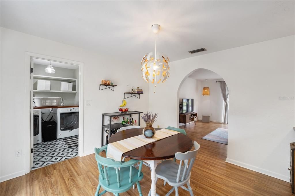 Active With Contract: $345,000 (3 beds, 2 baths, 1388 Square Feet)