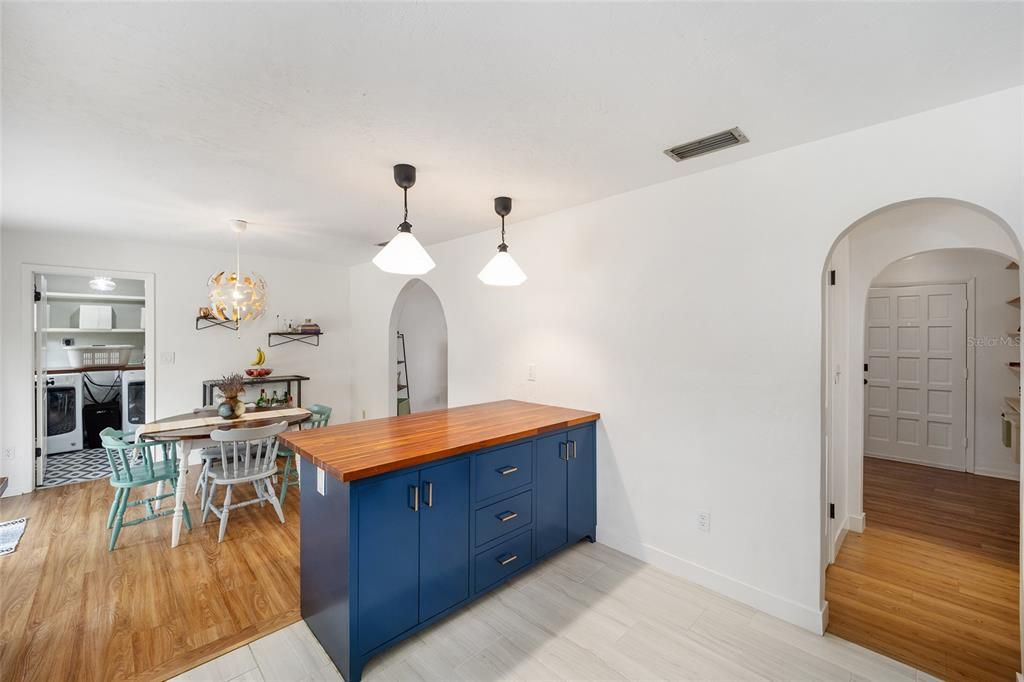 Recently Sold: $345,000 (3 beds, 2 baths, 1388 Square Feet)