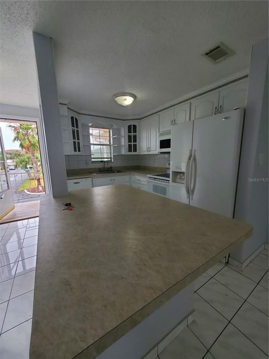 For Rent: $1,350 (2 beds, 1 baths, 792 Square Feet)