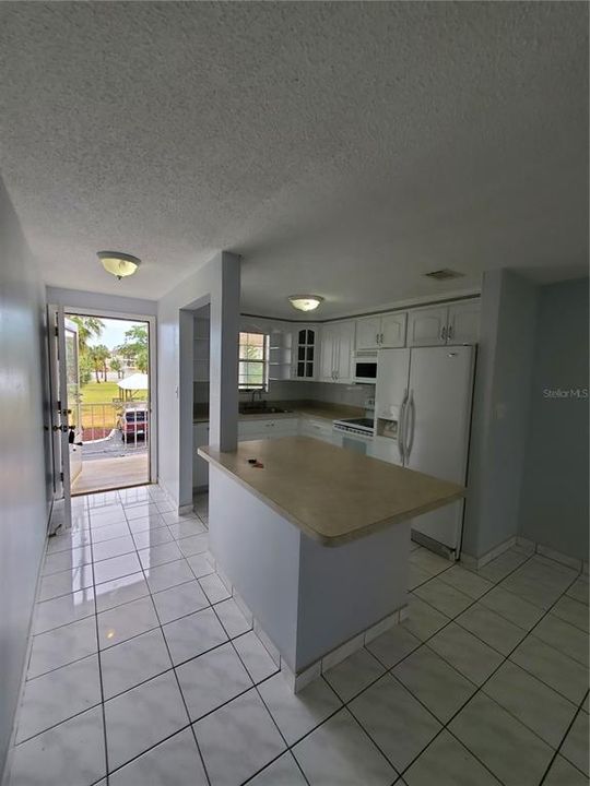 For Rent: $1,350 (2 beds, 1 baths, 792 Square Feet)