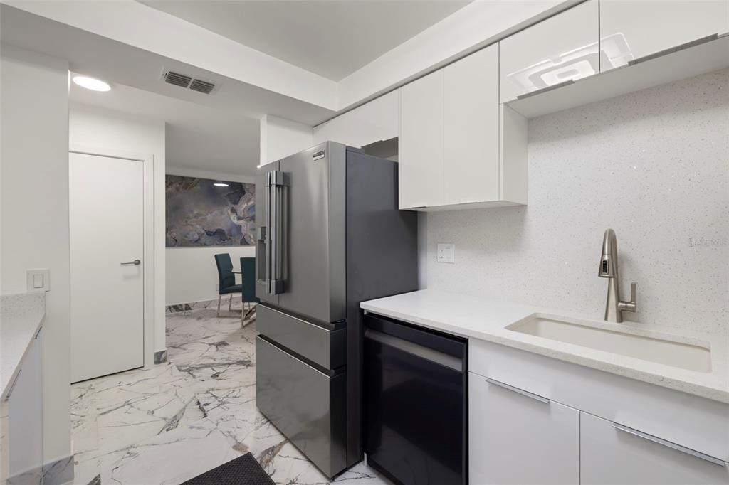 For Sale: $225,000 (1 beds, 1 baths, 667 Square Feet)