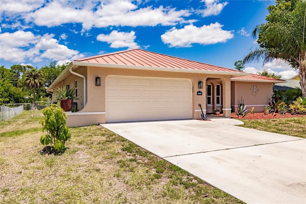 Active With Contract: $715,000 (3 beds, 2 baths, 1845 Square Feet)