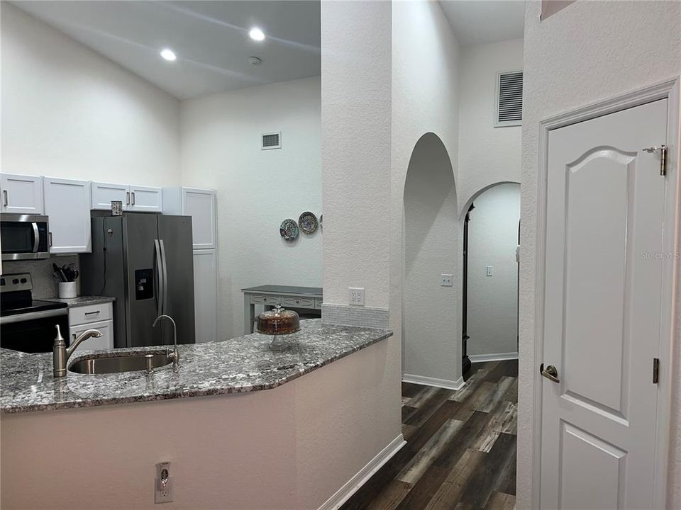 For Sale: $324,900 (3 beds, 2 baths, 1288 Square Feet)