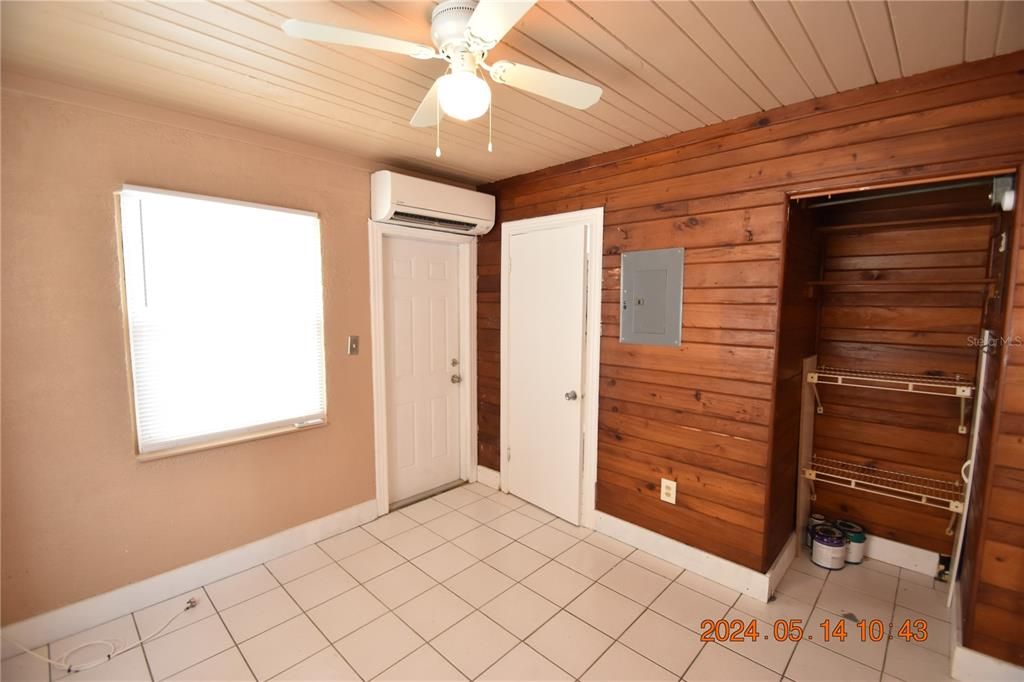 Active With Contract: $1,495 (1 beds, 1 baths, 500 Square Feet)