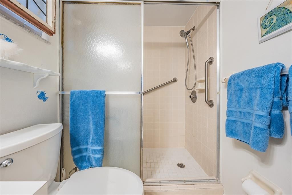 Active With Contract: $190,000 (1 beds, 1 baths, 784 Square Feet)