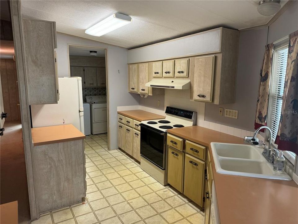 For Sale: $99,099 (2 beds, 2 baths, 1352 Square Feet)