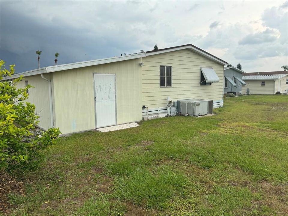 For Sale: $99,099 (2 beds, 2 baths, 1352 Square Feet)