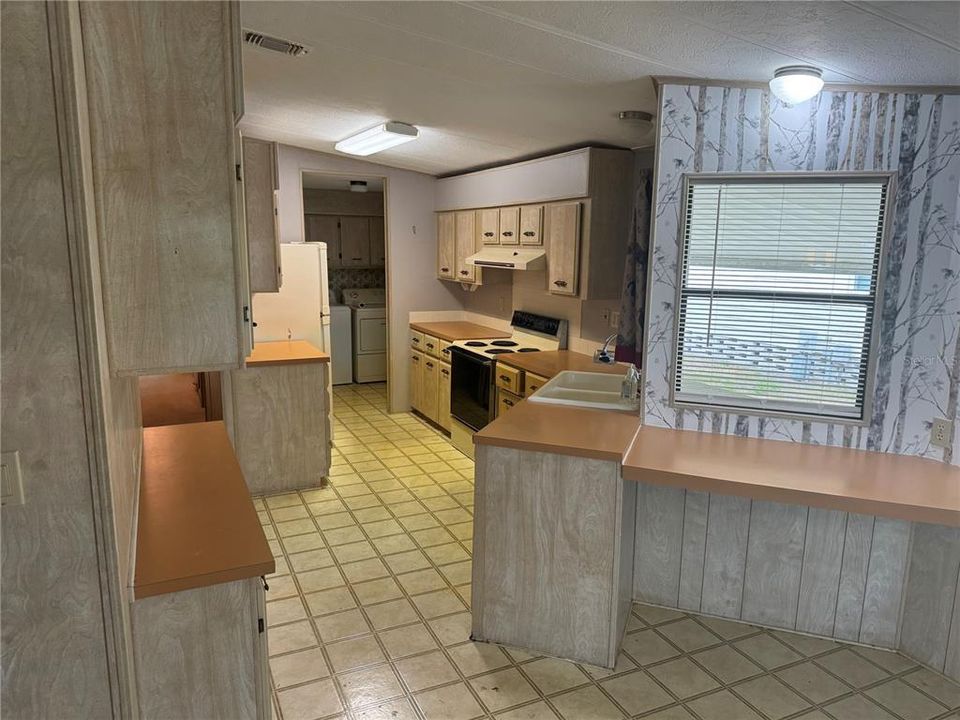 For Sale: $99,099 (2 beds, 2 baths, 1352 Square Feet)