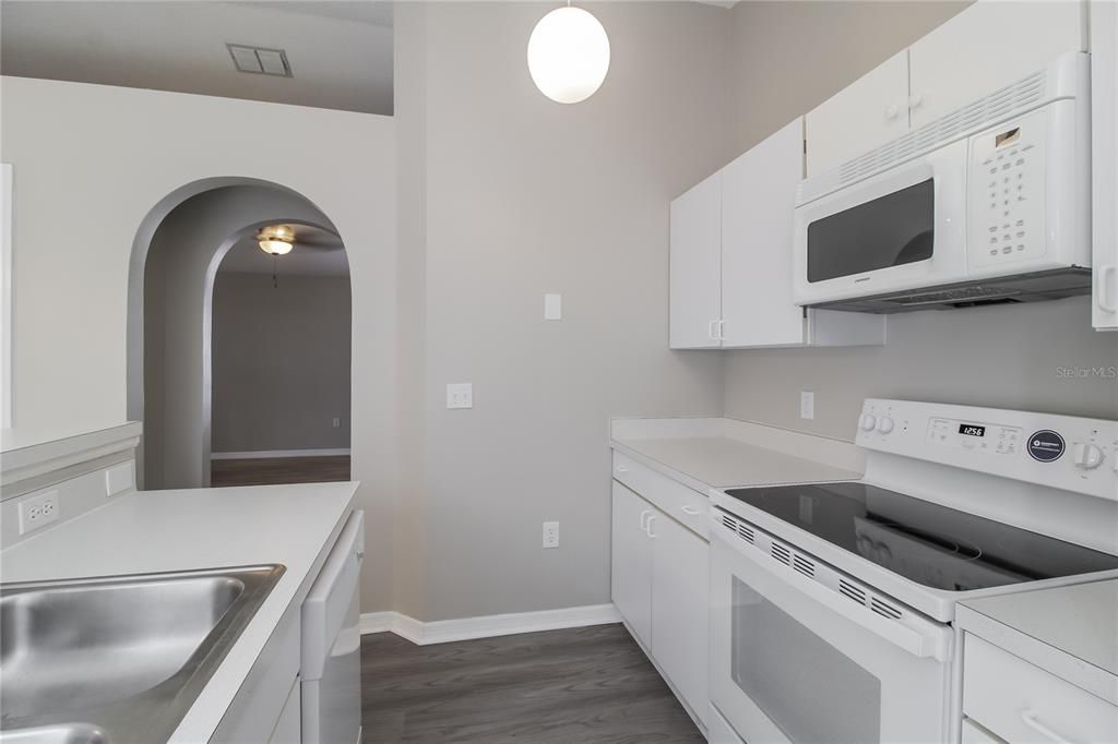 Active With Contract: $2,245 (3 beds, 2 baths, 1158 Square Feet)