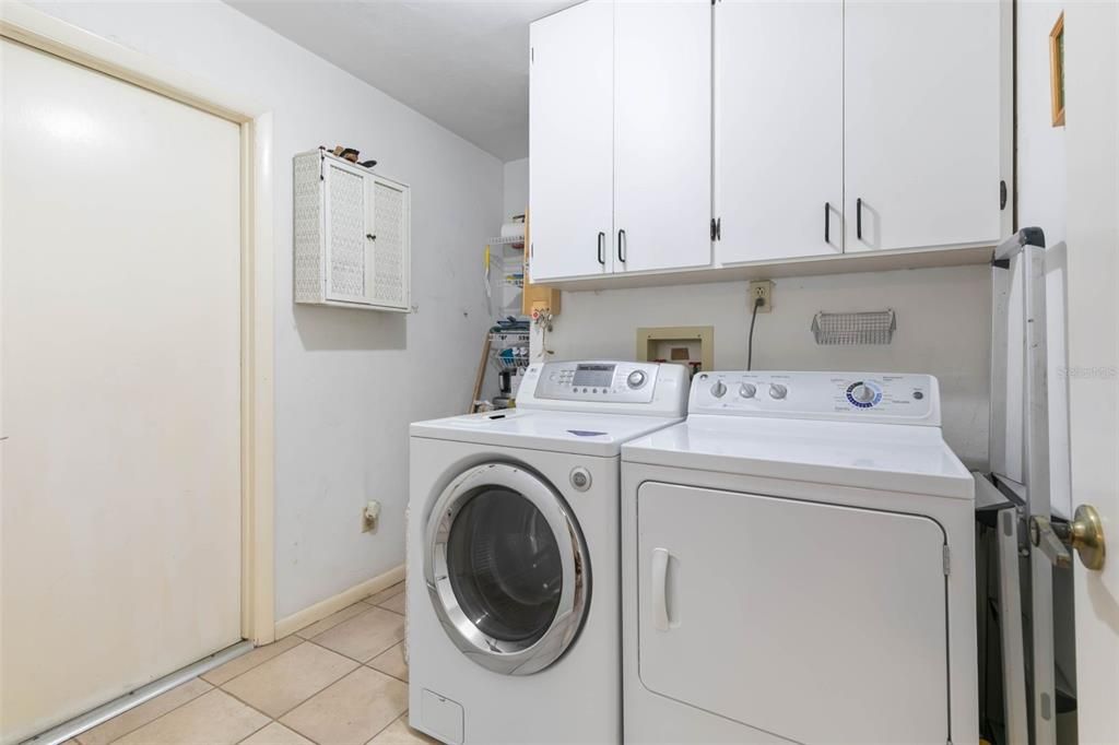 Active With Contract: $329,900 (3 beds, 2 baths, 2032 Square Feet)