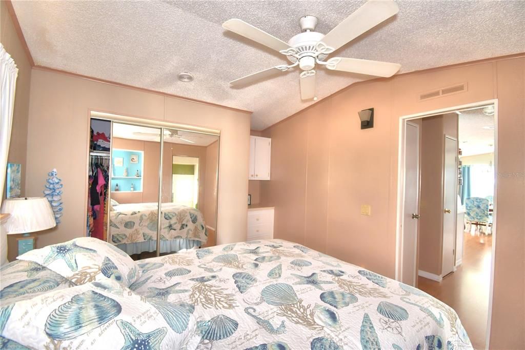 For Sale: $166,500 (1 beds, 1 baths, 776 Square Feet)