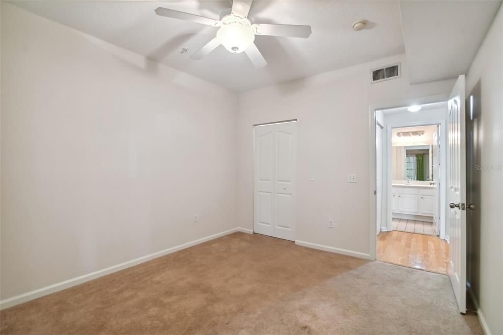 Active With Contract: $240,000 (1 beds, 1 baths, 772 Square Feet)