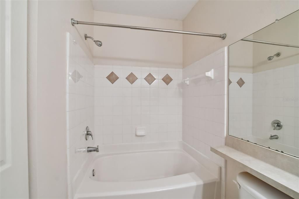 Active With Contract: $240,000 (1 beds, 1 baths, 772 Square Feet)