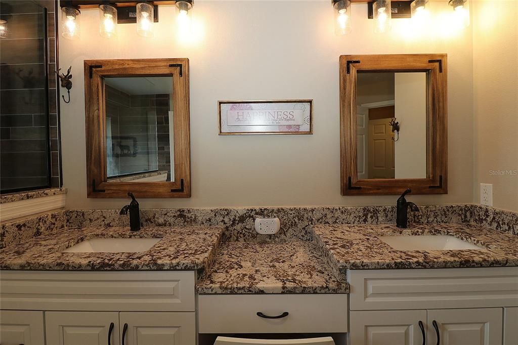 features dual sinks....