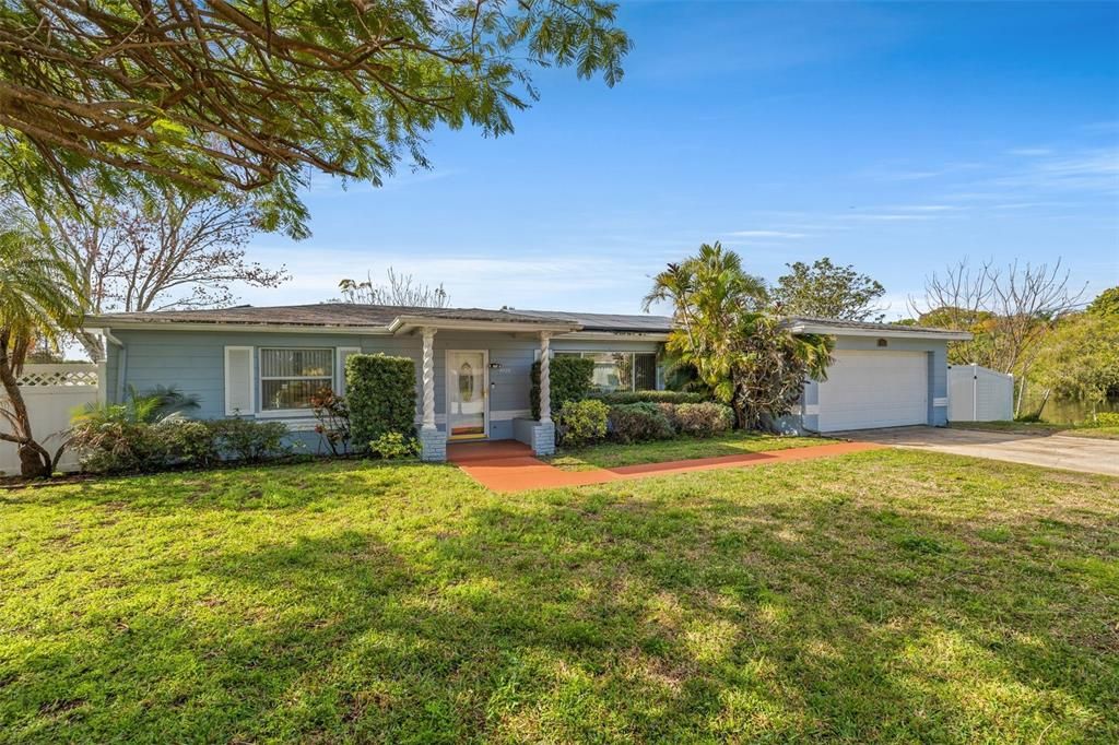 Recently Sold: $425,000 (3 beds, 2 baths, 1711 Square Feet)