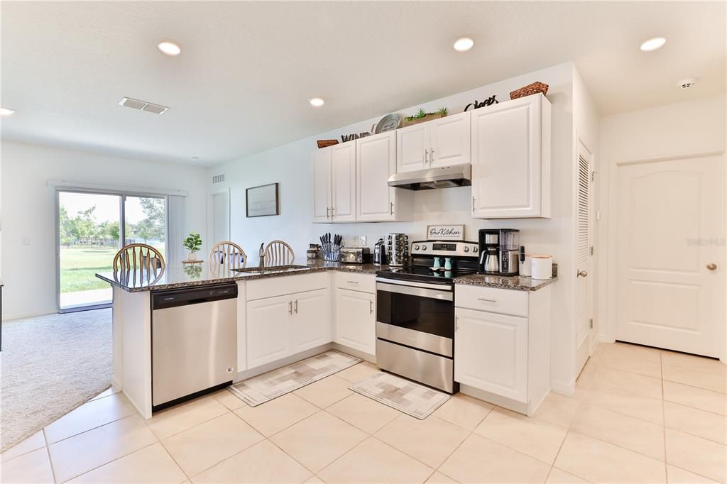 For Sale: $324,900 (3 beds, 2 baths, 1405 Square Feet)