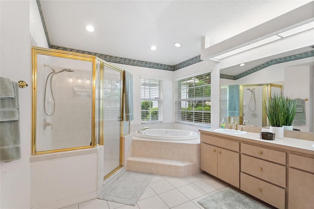 待售: $450,000 (3 贝兹, 2 浴室, 2493 平方英尺)