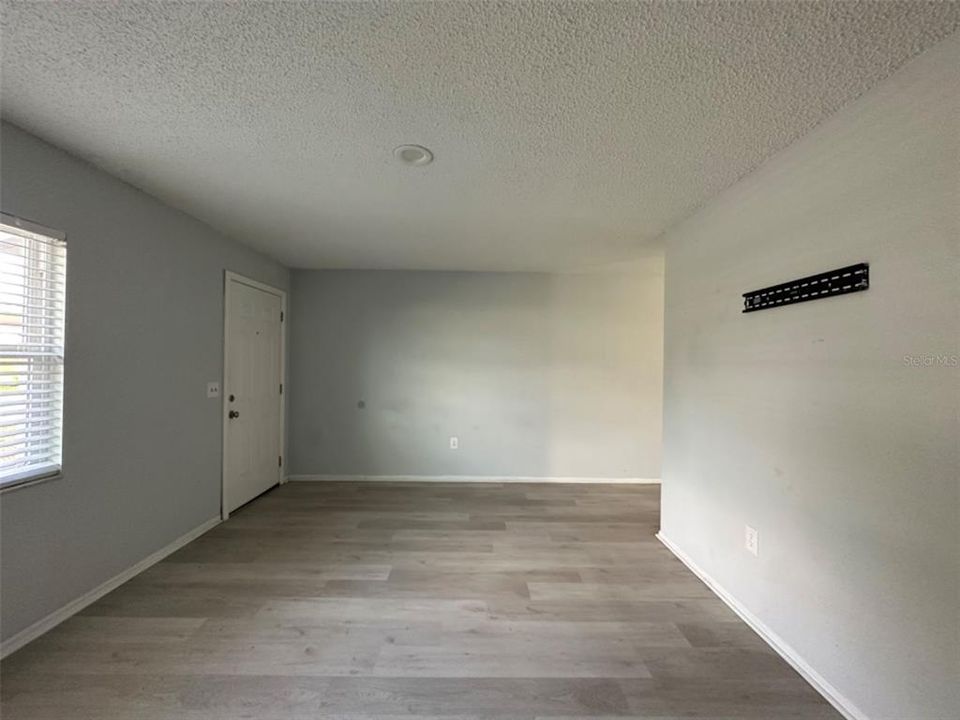 For Rent: $1,300 (2 beds, 1 baths, 1550 Square Feet)