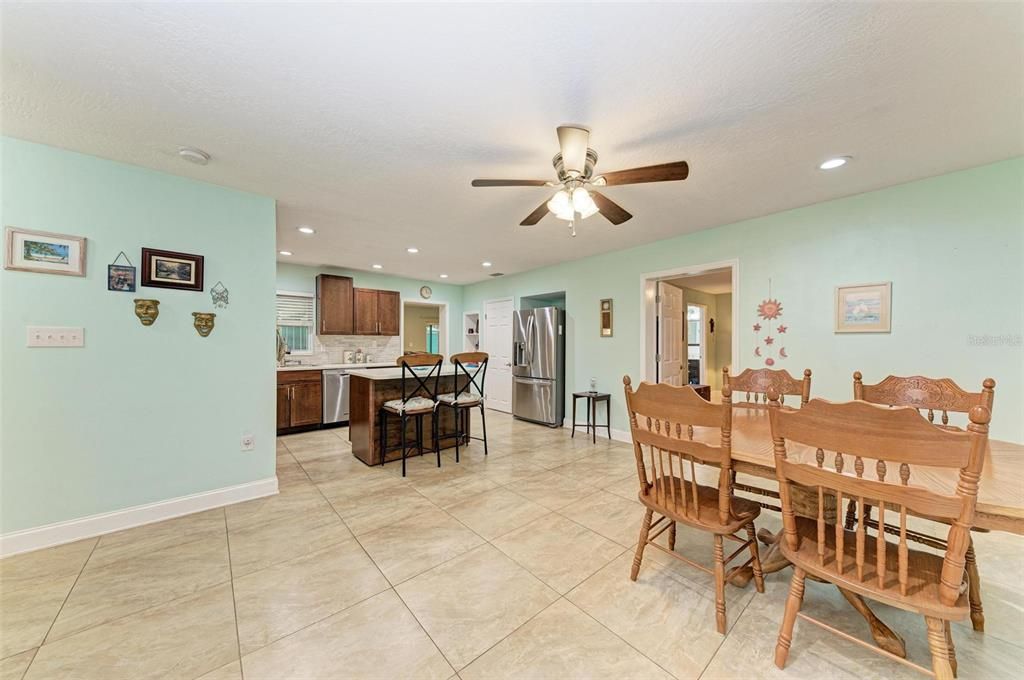 For Sale: $375,000 (3 beds, 2 baths, 1416 Square Feet)