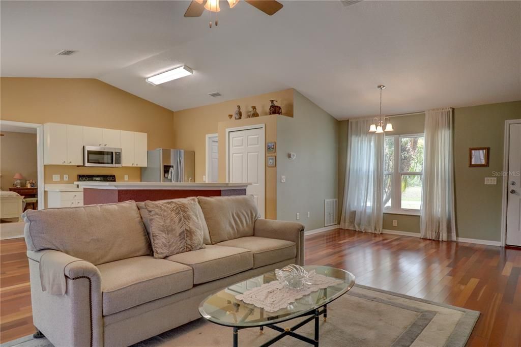 Active With Contract: $299,900 (3 beds, 2 baths, 1427 Square Feet)